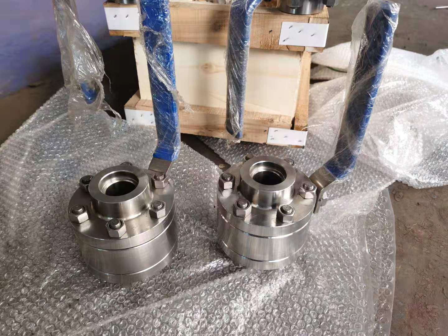 Q11F三片式鍛鋼絲扣球閥